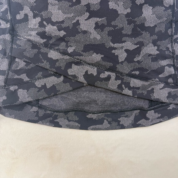 Lululemon Camouflage Long Sleeve Top Size 6 - Picture 3 of 5
